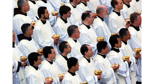 L'Eglise et les laïcs, selon le père Bernard Vignot