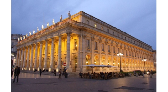 Le génie de Bordeaux, ville de tourisme agréable - Gironde